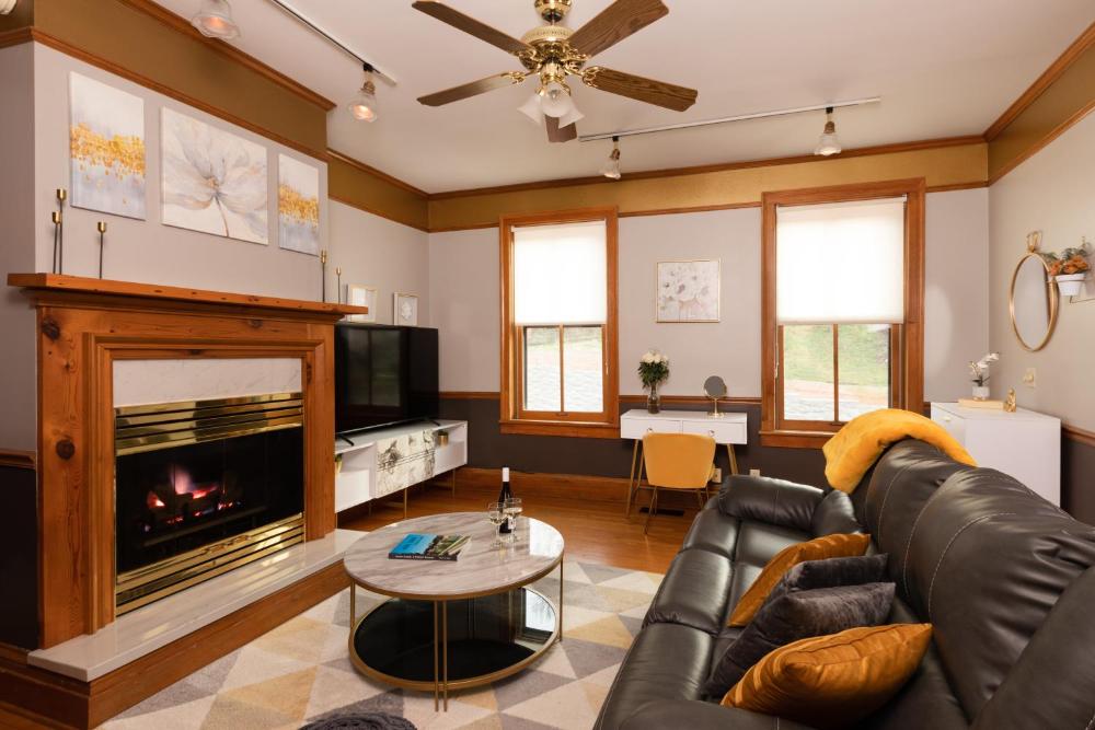 Riverboat Suites
