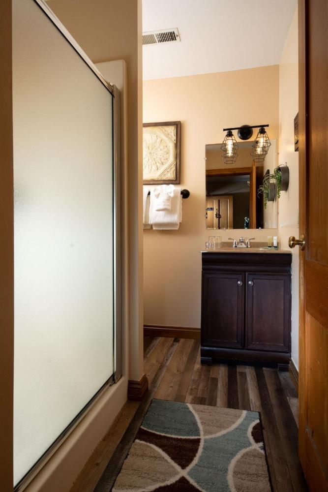 Standard Queen Room interior